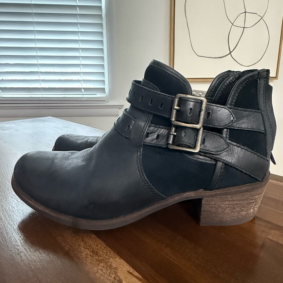 UGG Black Ankle Boots with Buckle Detail - Picture 1 of 7